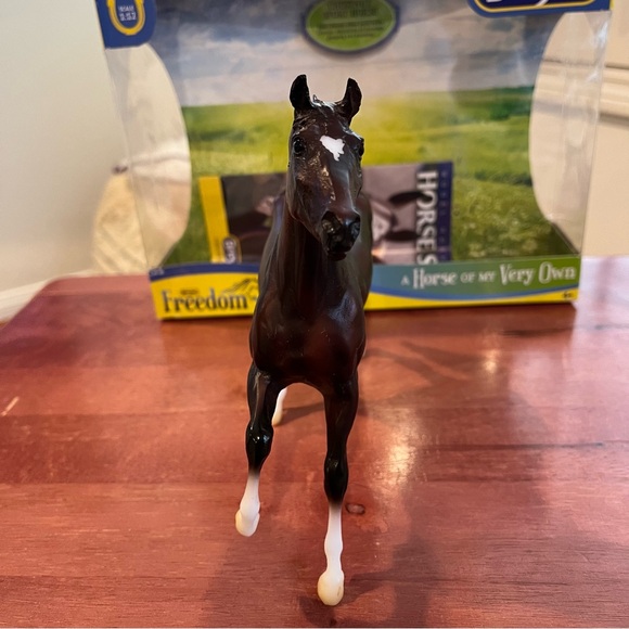 Breyer Chestnut Sport Horse 924 Freedom Series 1:12 Scale Model Horse - Picture 6 of 9